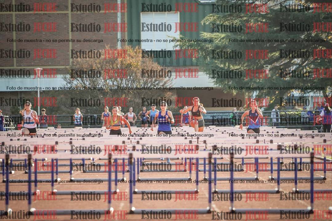 Fotos de los 100 m con vallas de mujeres