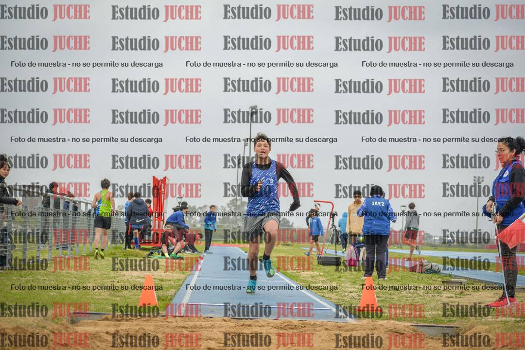 Fotos del salto en largo de varones - U18