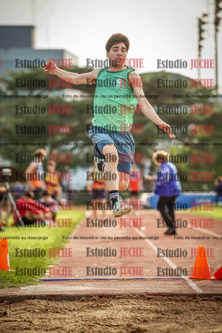 Fotos del salto en largo de varones