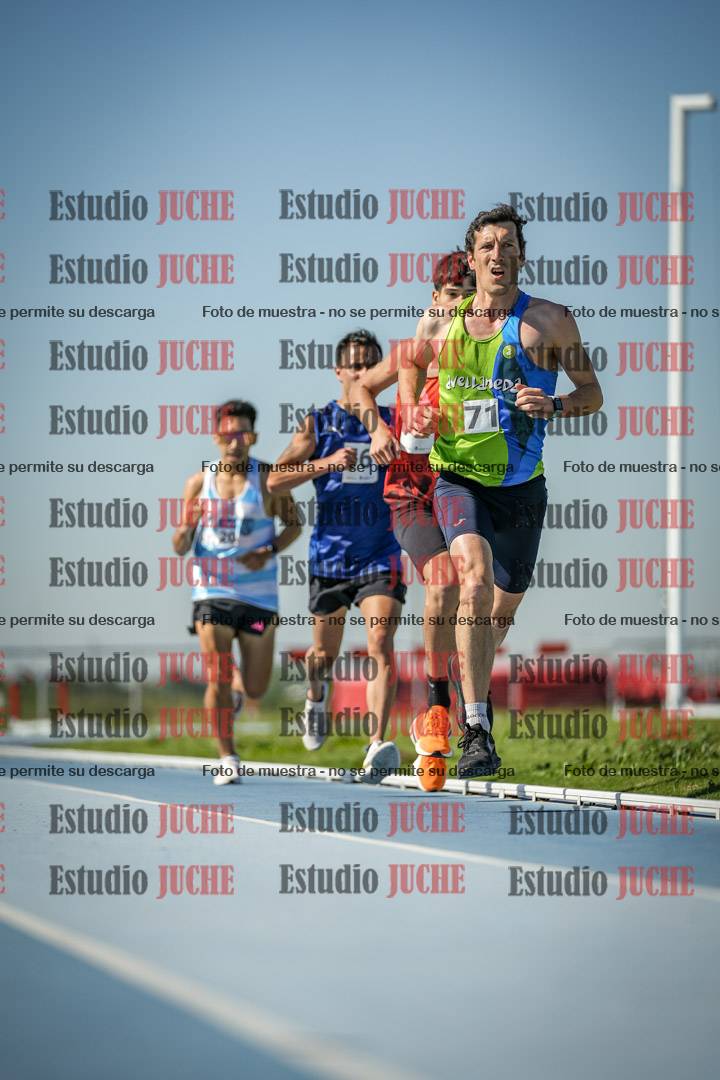 Fotos de los 5000 m de mujeres y varones - serie 1
