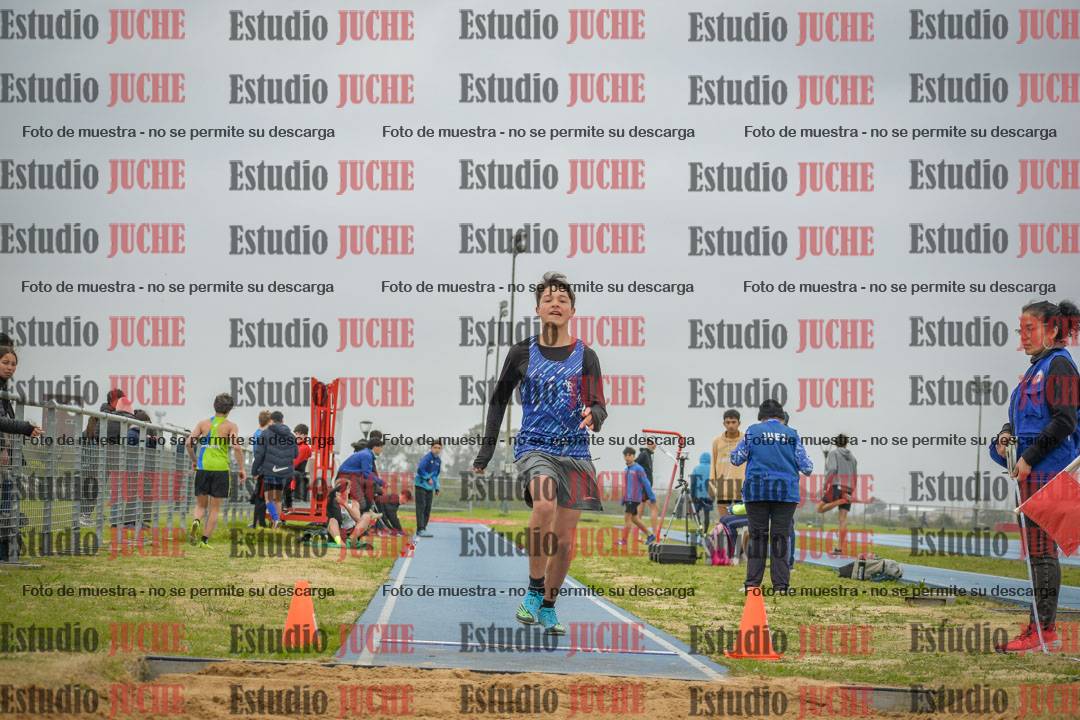 Fotos del salto en largo de varones - U18