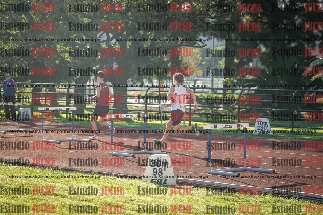 Fotos de los 295 m con vallas de varones
