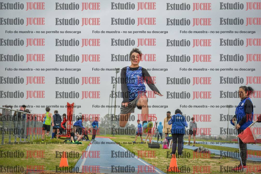 Fotos del salto en largo de varones - U18