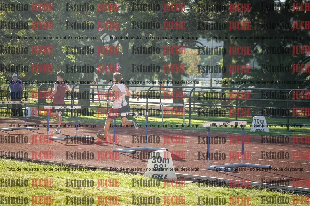 Fotos de los 295 m con vallas de varones