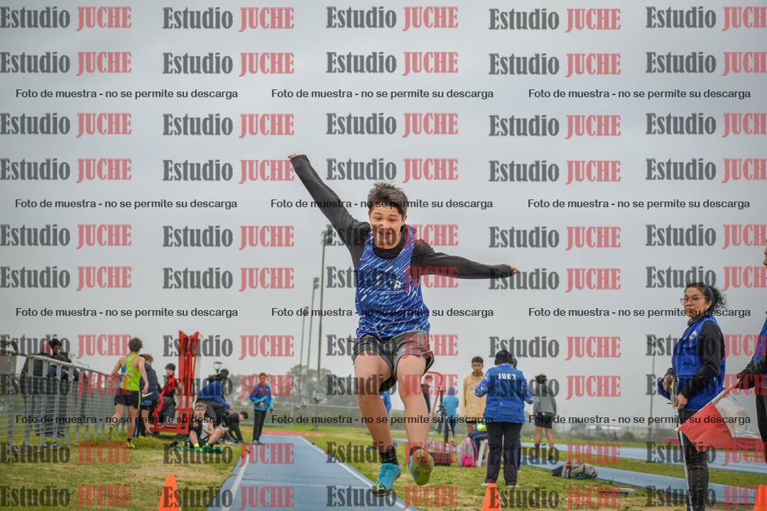 Fotos del salto en largo de varones - U18