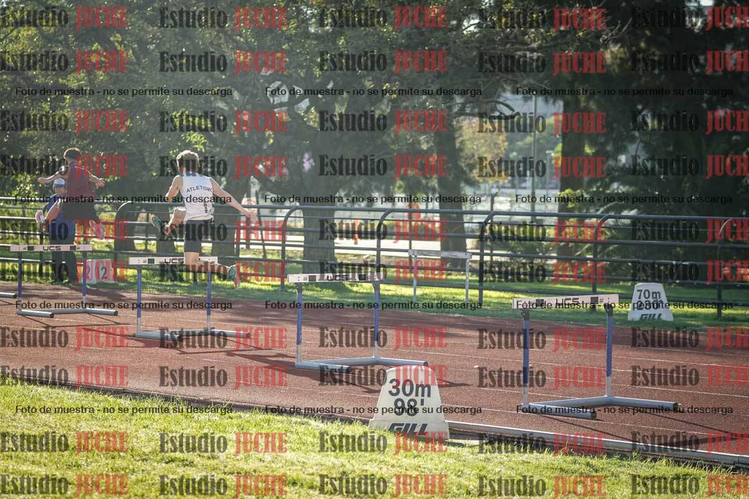 Fotos de los 295 m con vallas de varones