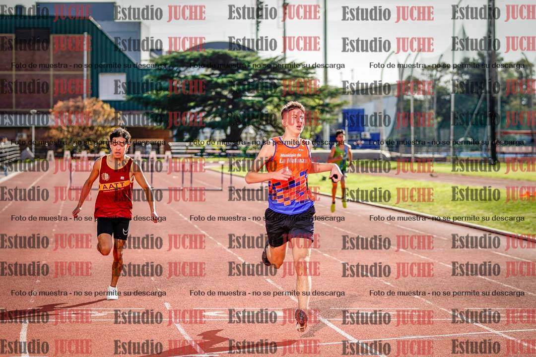 Fotos de los 295 m con vallas de varones