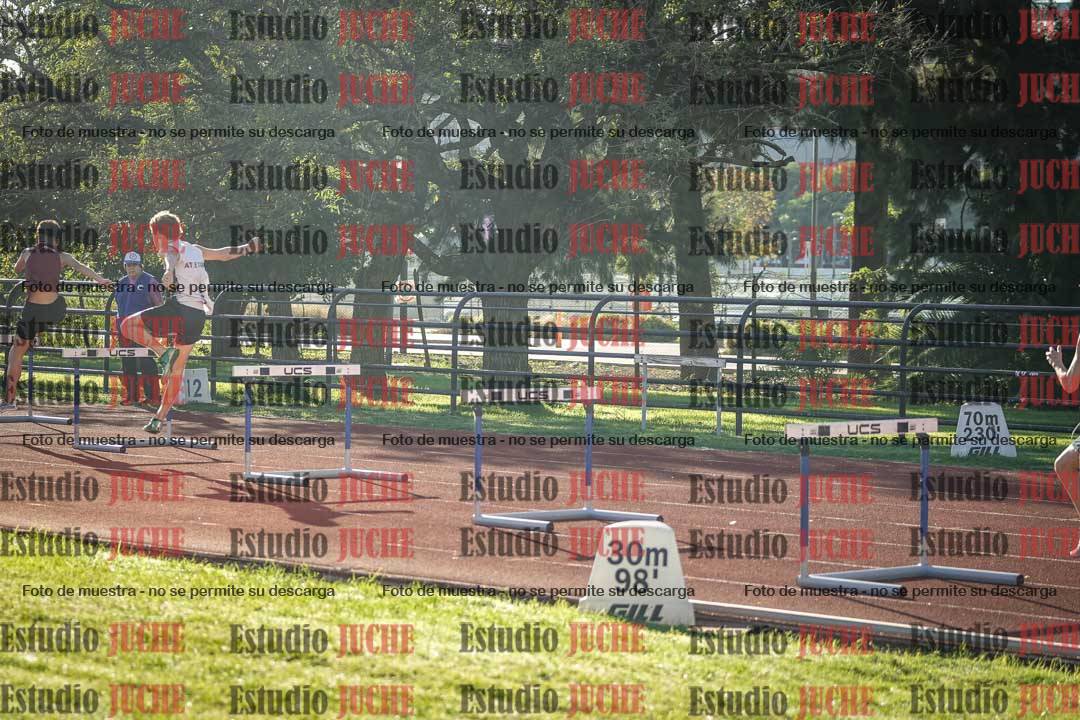 Fotos de los 295 m con vallas de varones