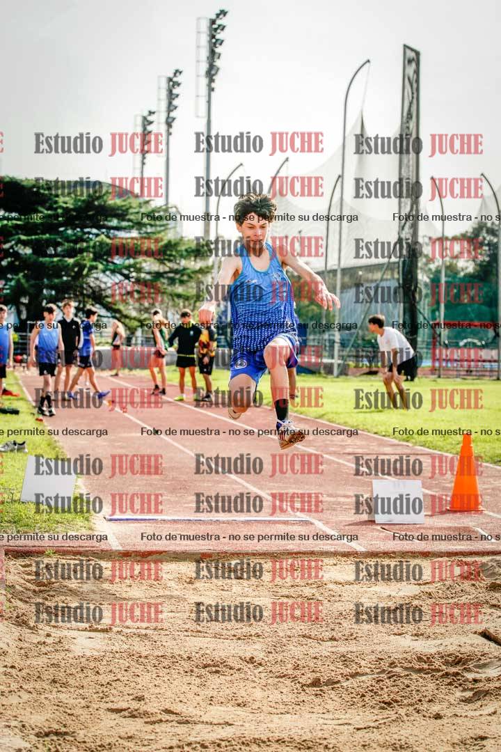 Fotos del salto en largo de varones