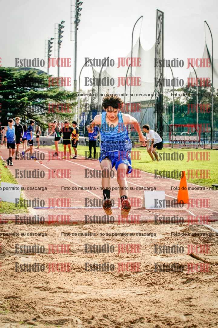 Fotos del salto en largo de varones