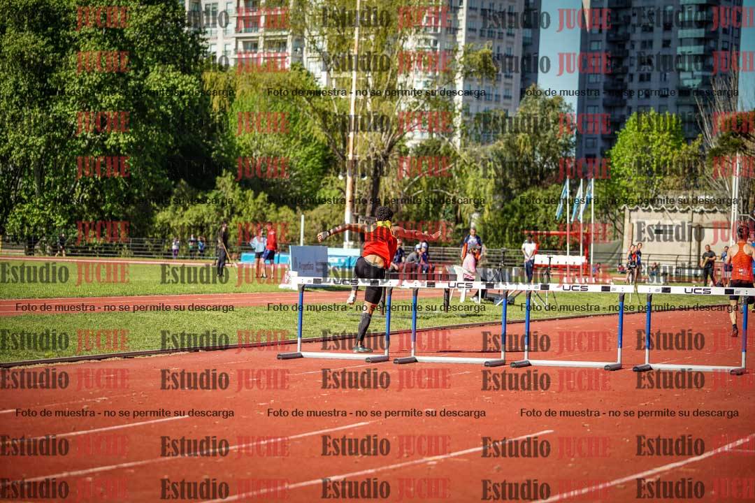 Fotos de los 295 m con vallas de varones