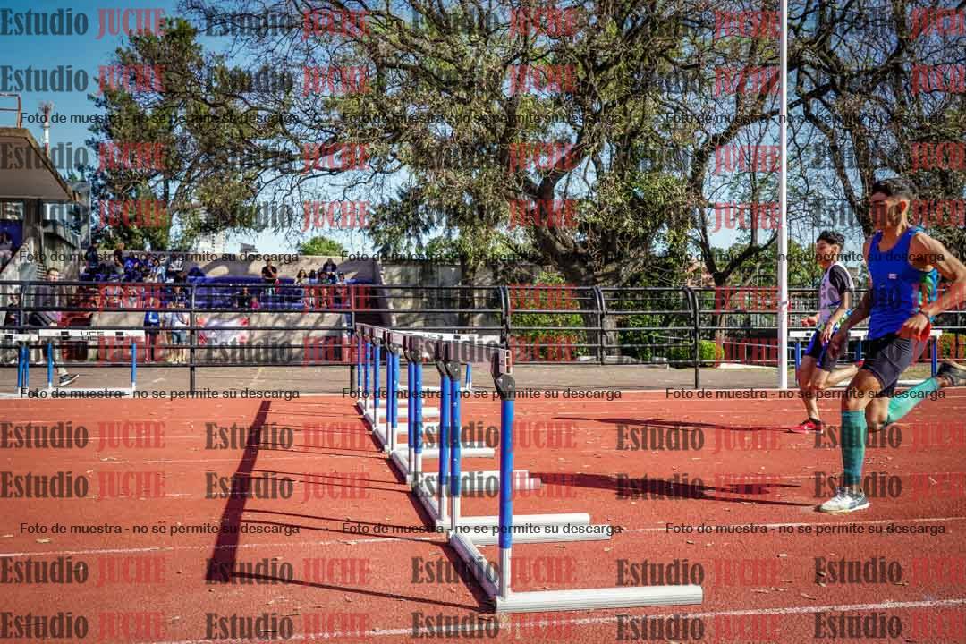 Fotos de los 295 m con vallas de varones