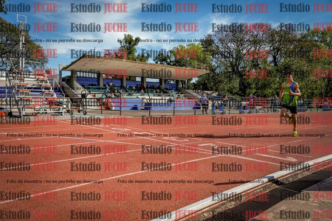Fotos de los 295 m con vallas de varones