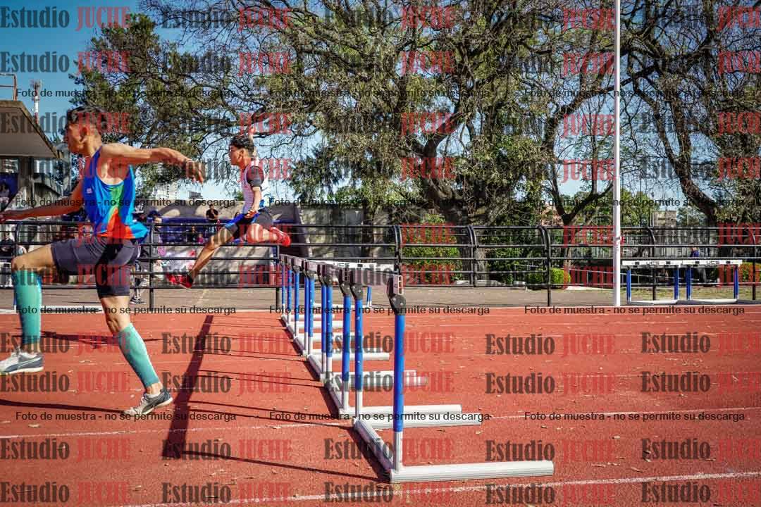 Fotos de los 295 m con vallas de varones