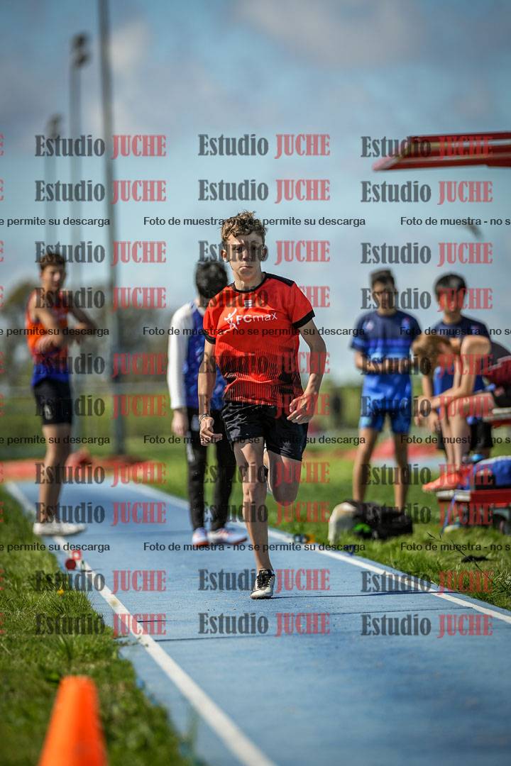 Fotos del salto en largo de varones - U14