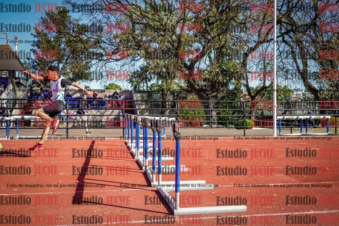 Fotos de los 295 m con vallas de varones