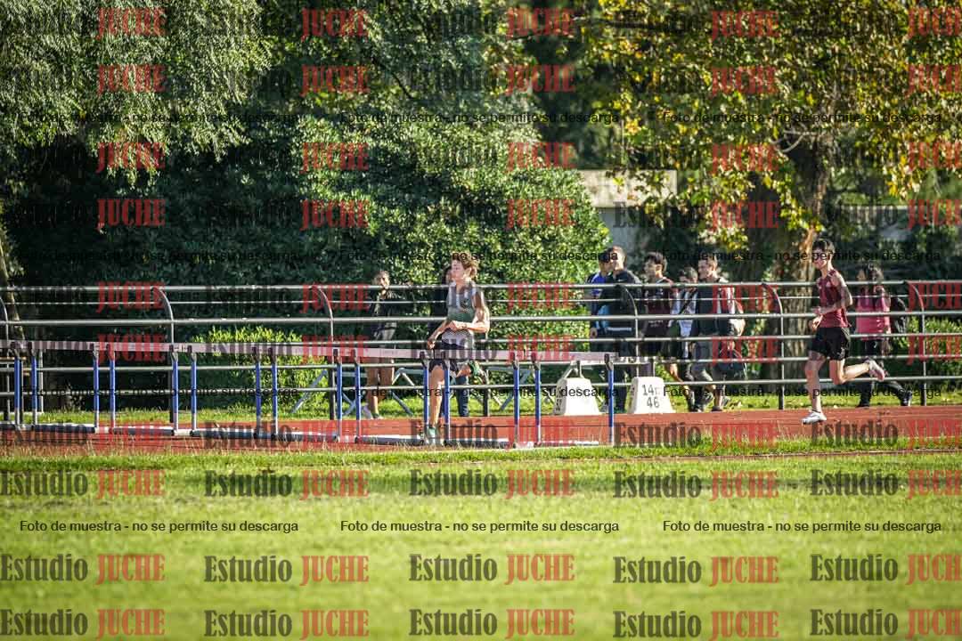 Fotos de los 295 m con vallas de varones