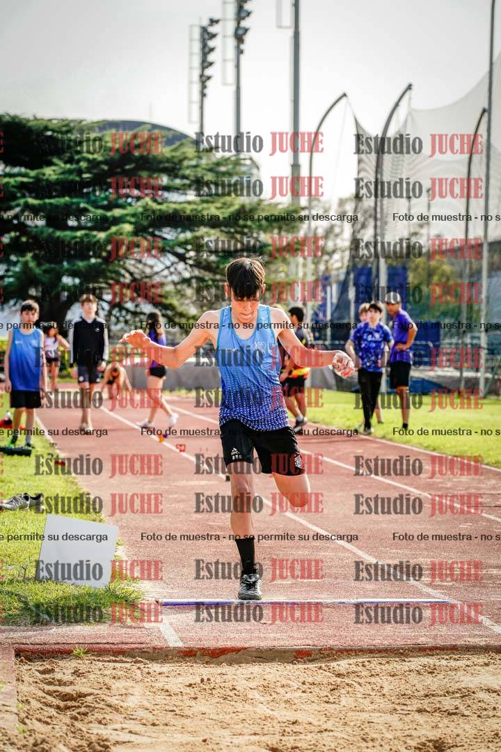 Fotos del salto en largo de varones