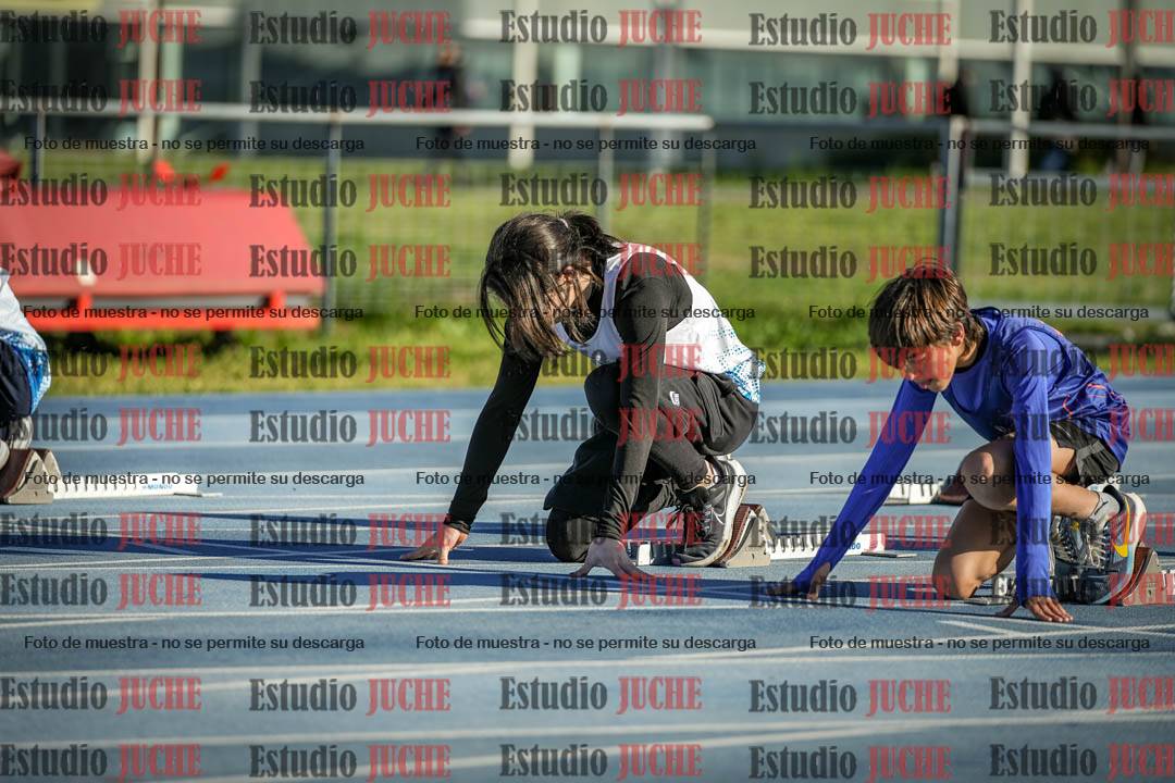 Fotos de los 100 m con vallas de varones - U14 (incluye hexatlón)