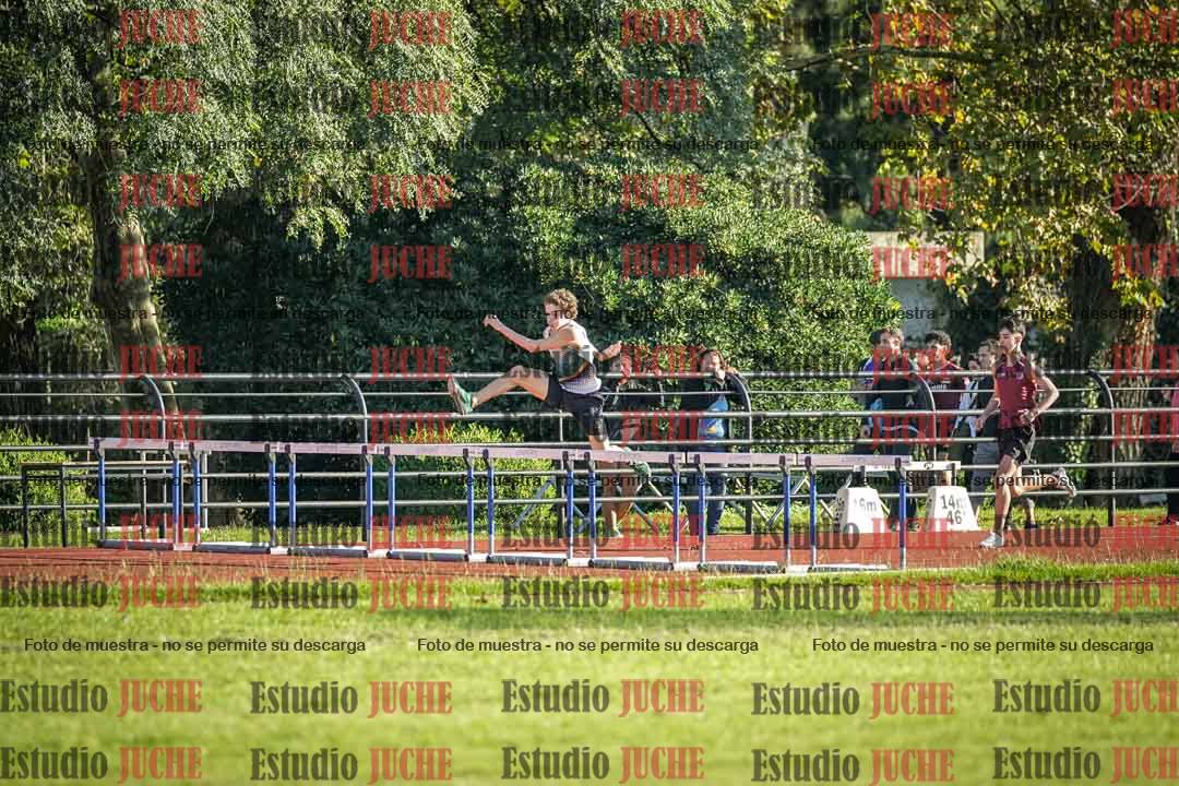 Fotos de los 295 m con vallas de varones