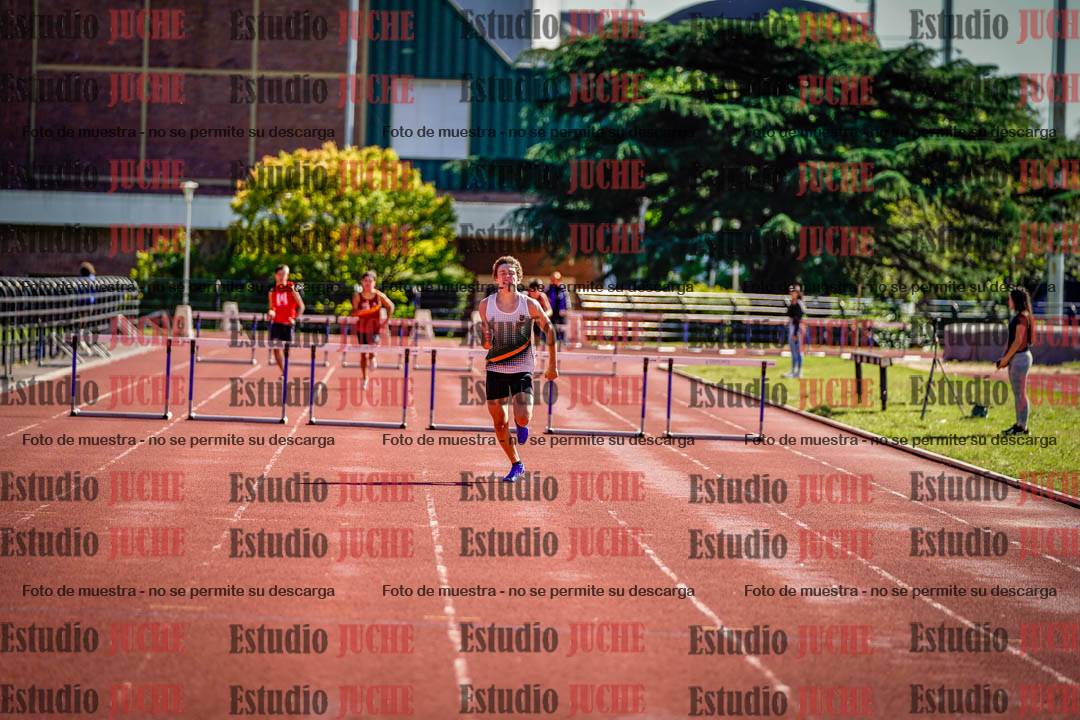 Fotos de los 295 m con vallas de varones