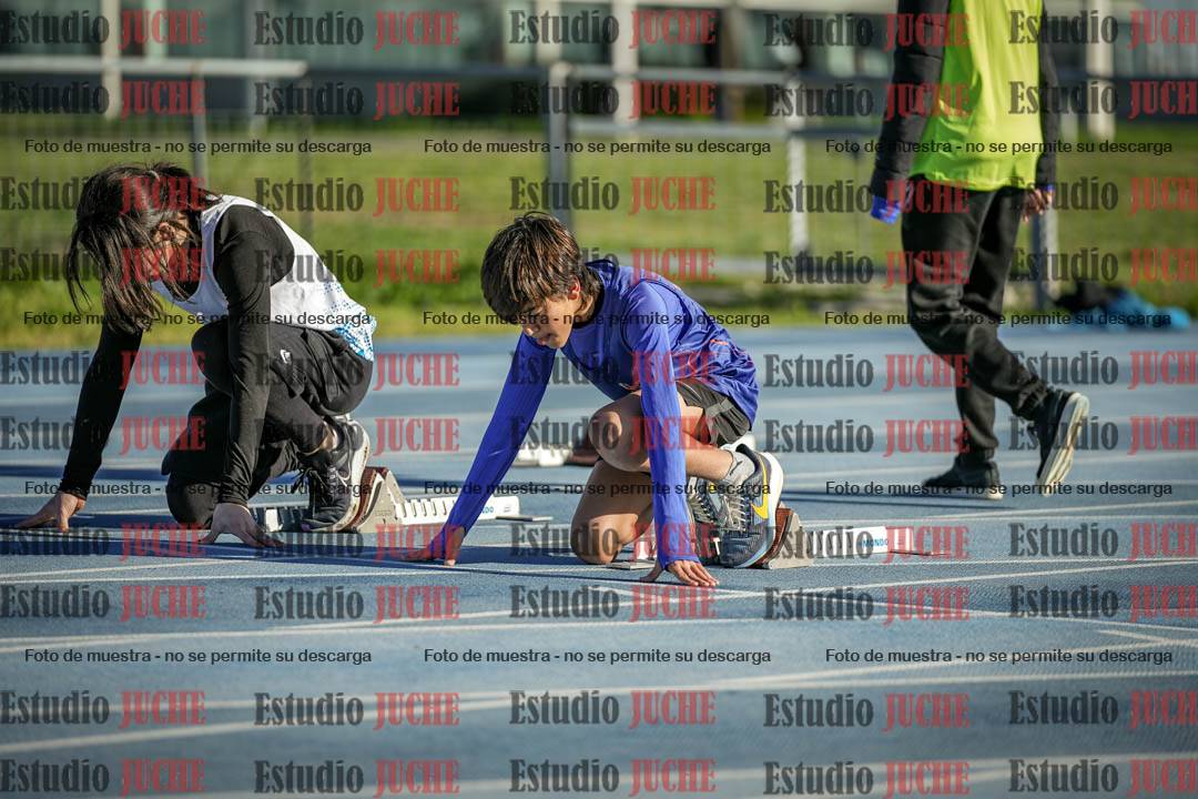 Fotos de los 100 m con vallas de varones - U14 (incluye hexatlón)