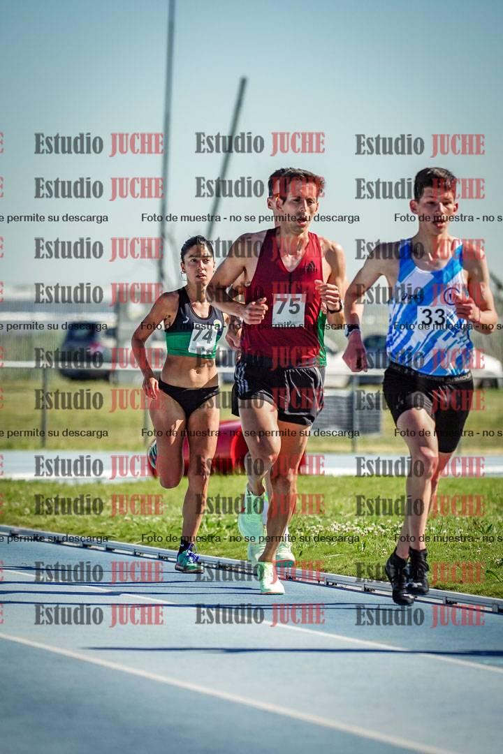 Fotos de los 5000 m de mujeres y varones - serie 1