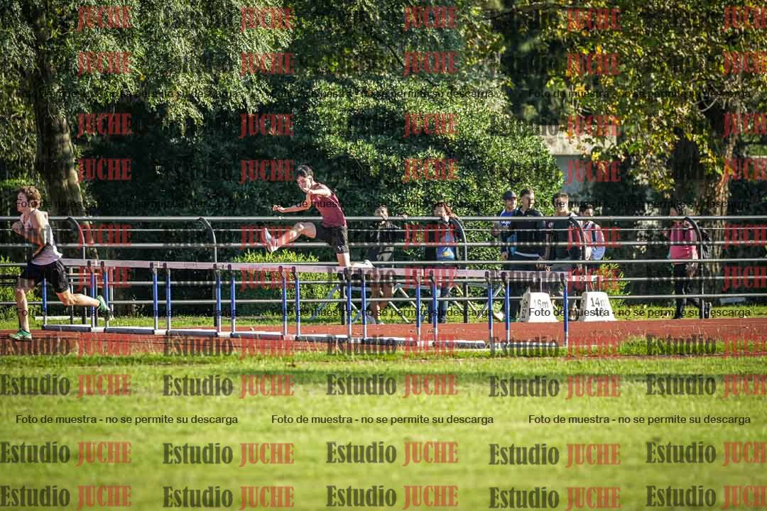 Fotos de los 295 m con vallas de varones