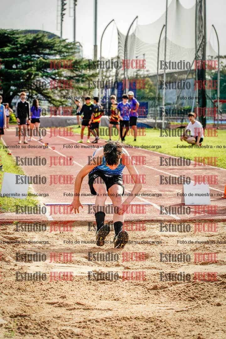 Fotos del salto en largo de varones