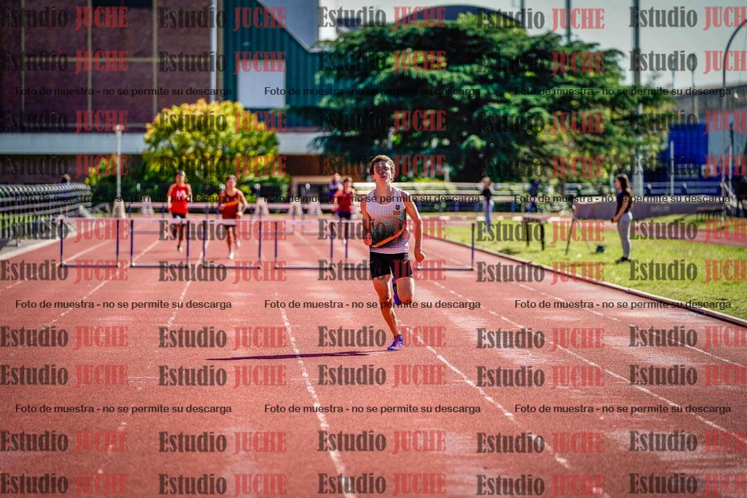 Fotos de los 295 m con vallas de varones
