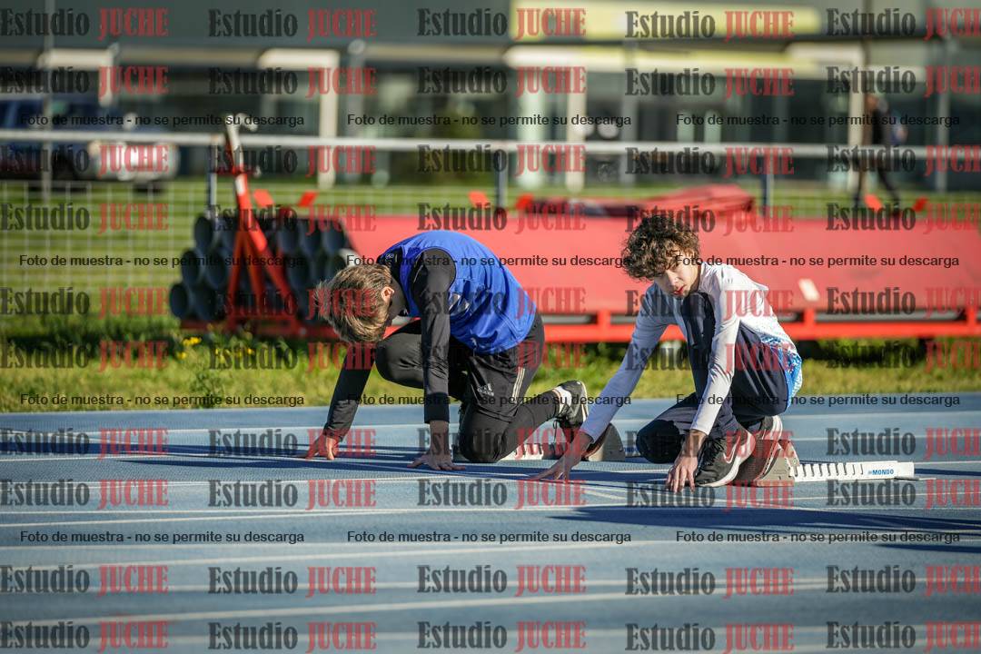 Fotos de los 100 m con vallas de varones - U14 (incluye hexatlón)