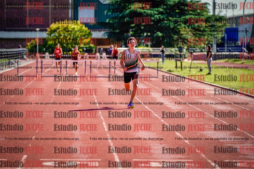 Fotos de los 295 m con vallas de varones
