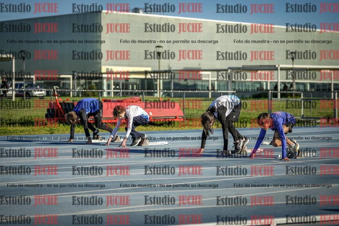 Fotos de los 100 m con vallas de varones - U14 (incluye hexatlón)