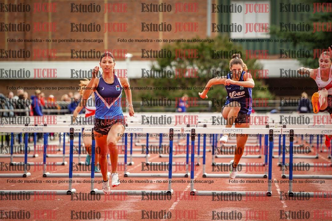 Fotos de los 100 m con vallas de mujeres