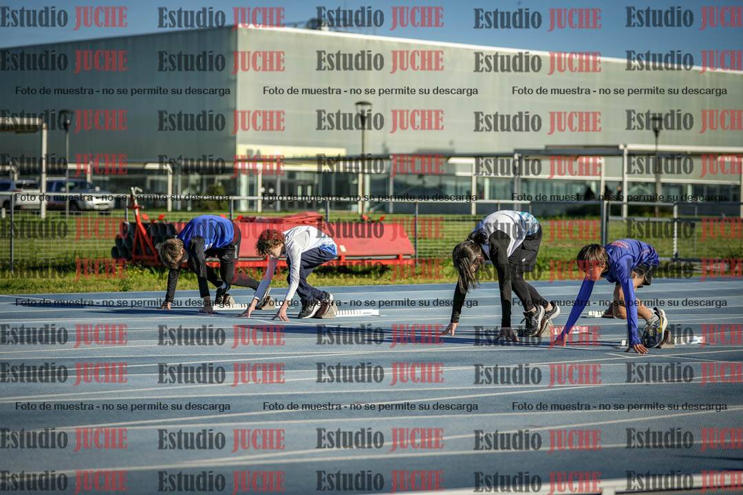 Fotos de los 100 m con vallas de varones - U14 (incluye hexatlón)