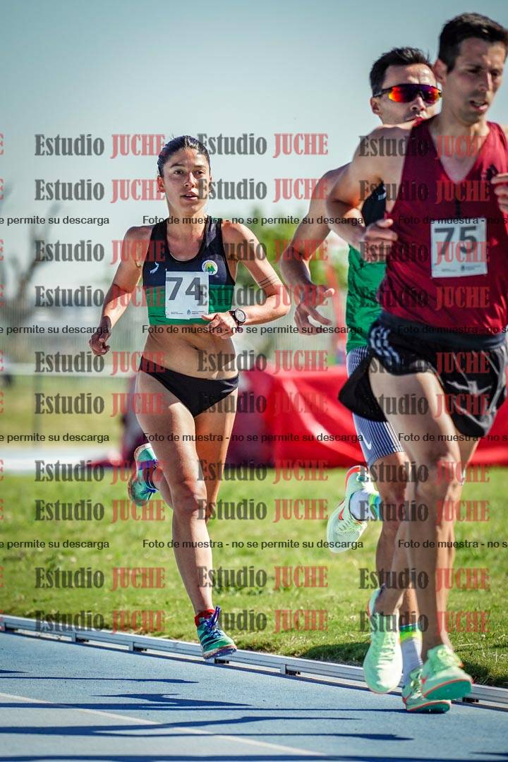 Fotos de los 5000 m de mujeres y varones - serie 1