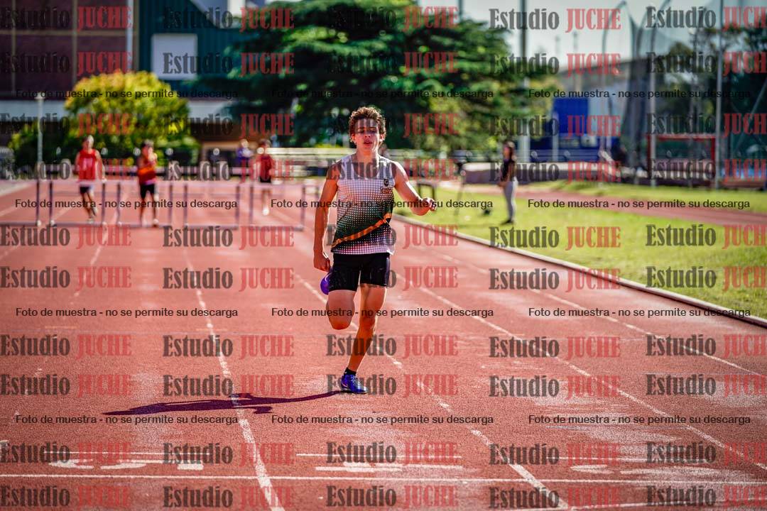 Fotos de los 295 m con vallas de varones