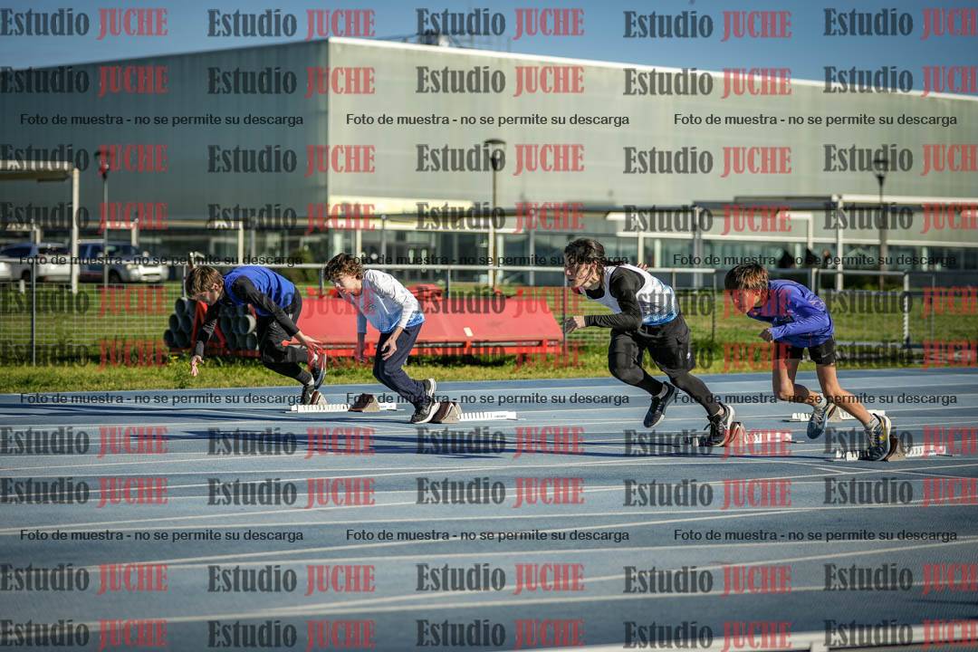 Fotos de los 100 m con vallas de varones - U14 (incluye hexatlón)
