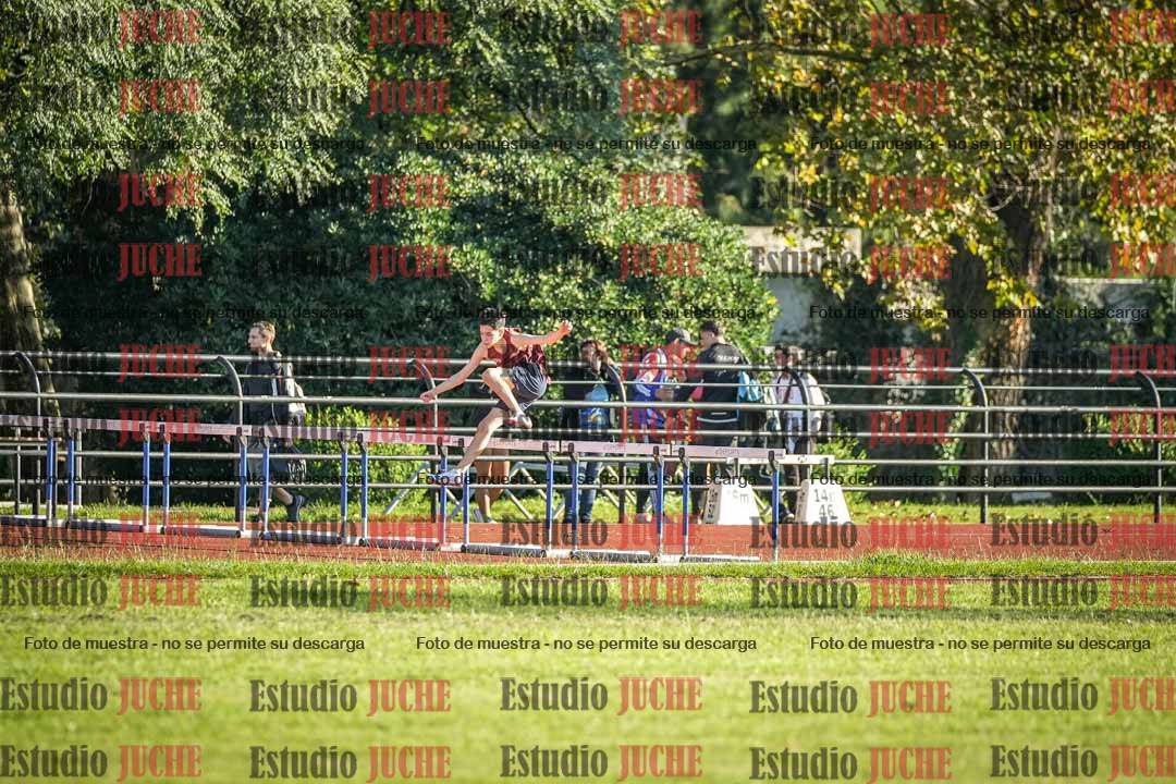 Fotos de los 295 m con vallas de varones