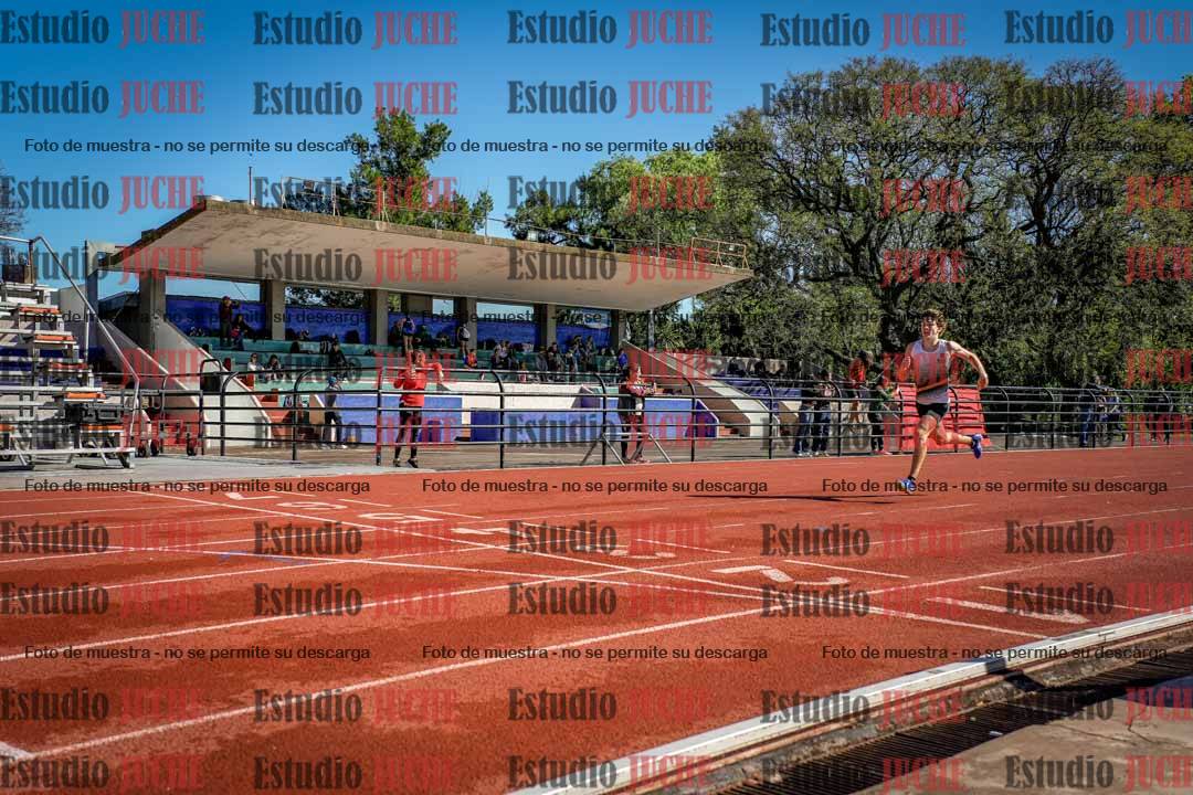 Fotos de los 295 m con vallas de varones