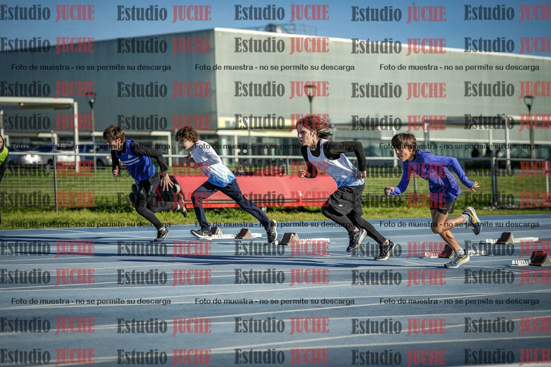 Fotos de los 100 m con vallas de varones - U14 (incluye hexatlón)