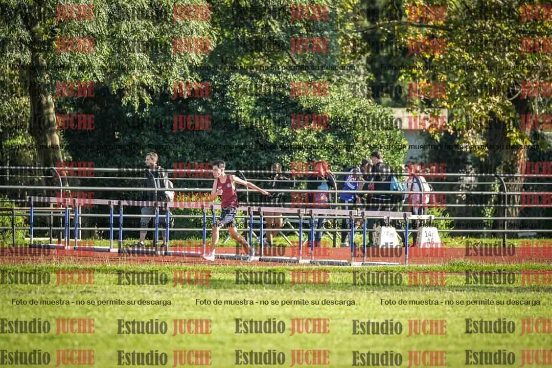 Fotos de los 295 m con vallas de varones