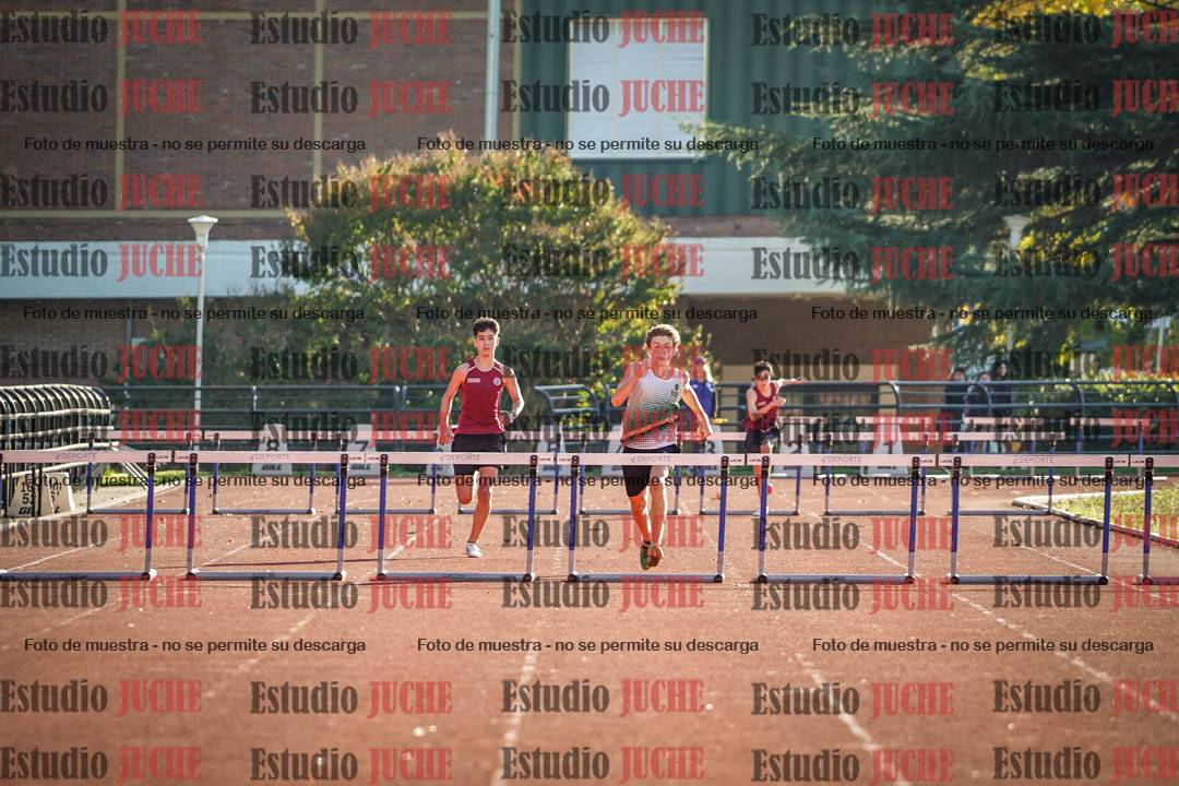 Fotos de los 295 m con vallas de varones