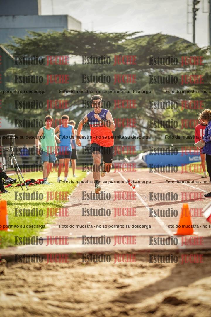 Fotos del salto en largo de varones