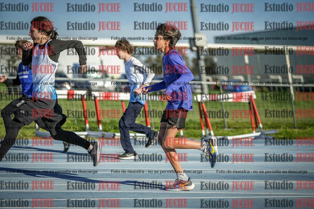 Fotos de los 100 m con vallas de varones - U14 (incluye hexatlón)