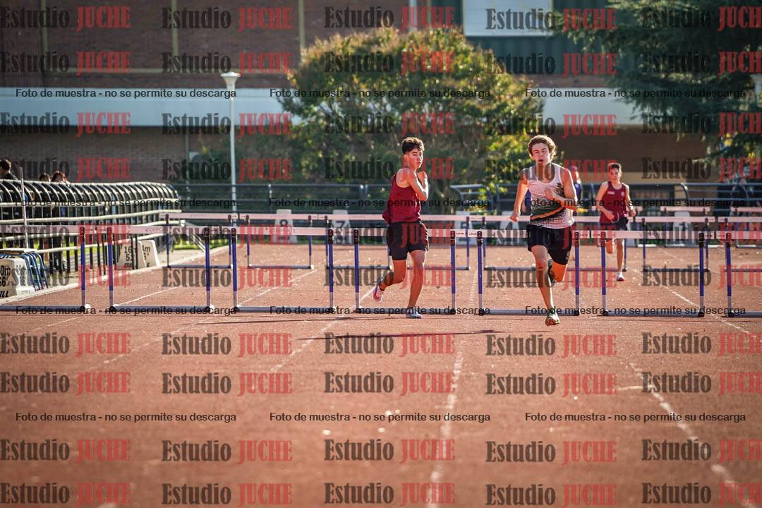Fotos de los 295 m con vallas de varones