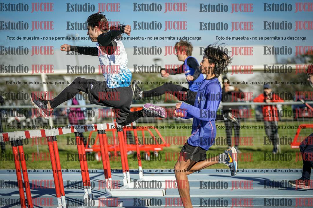 Fotos de los 100 m con vallas de varones - U14 (incluye hexatlón)