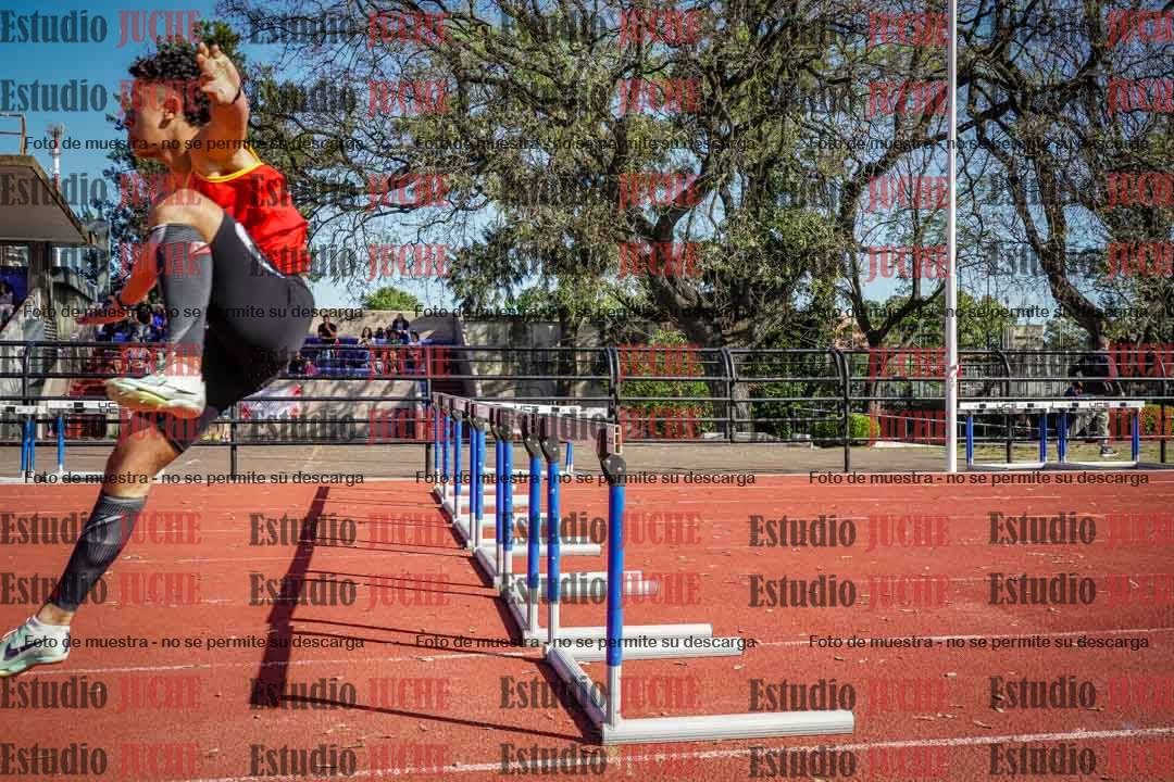 Fotos de los 295 m con vallas de varones