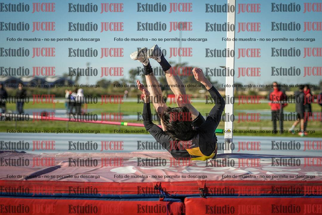 Fotos del salto en alto de varones