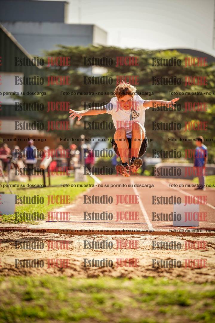 Fotos del salto en largo de varones